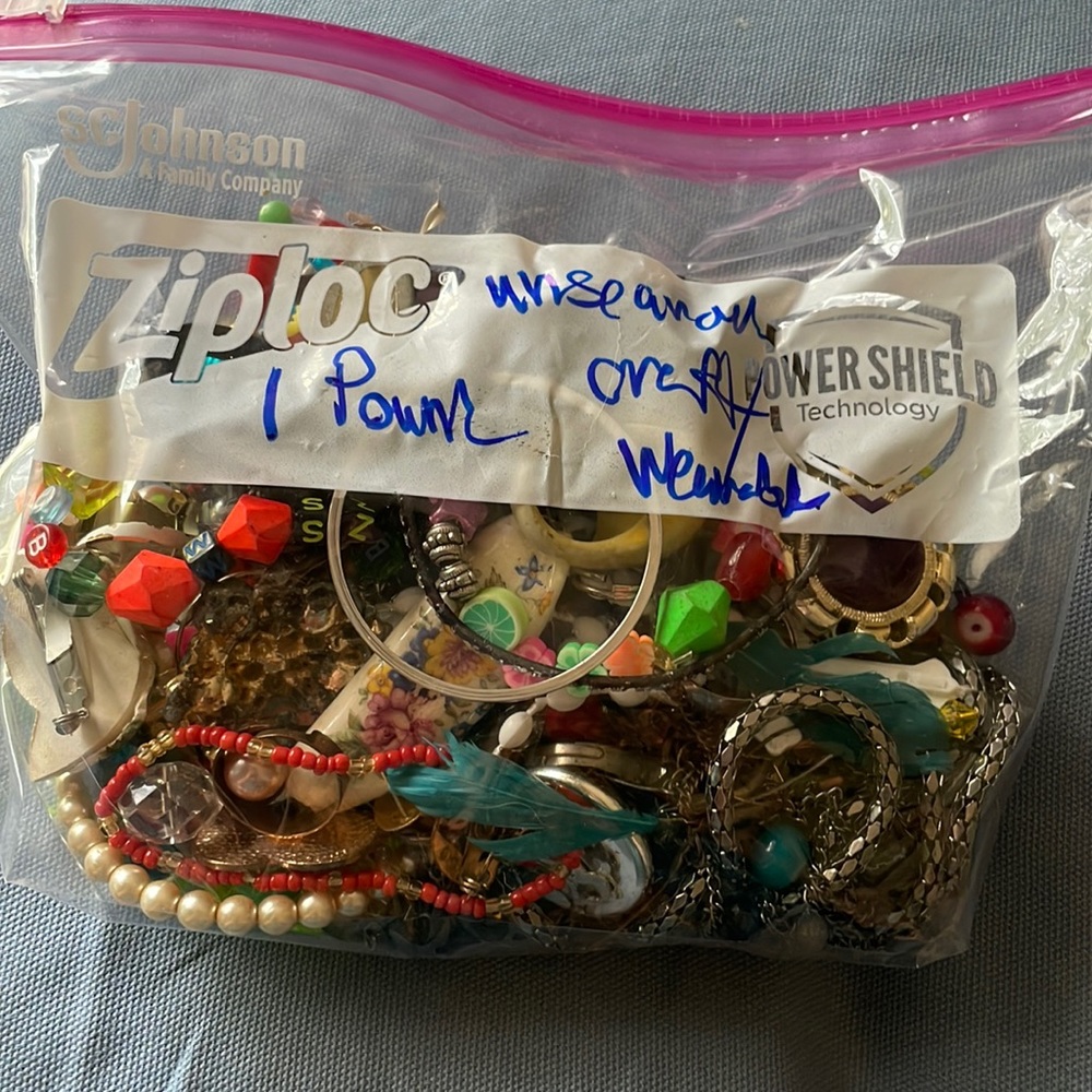 1 pound unsearched/untested jewelry